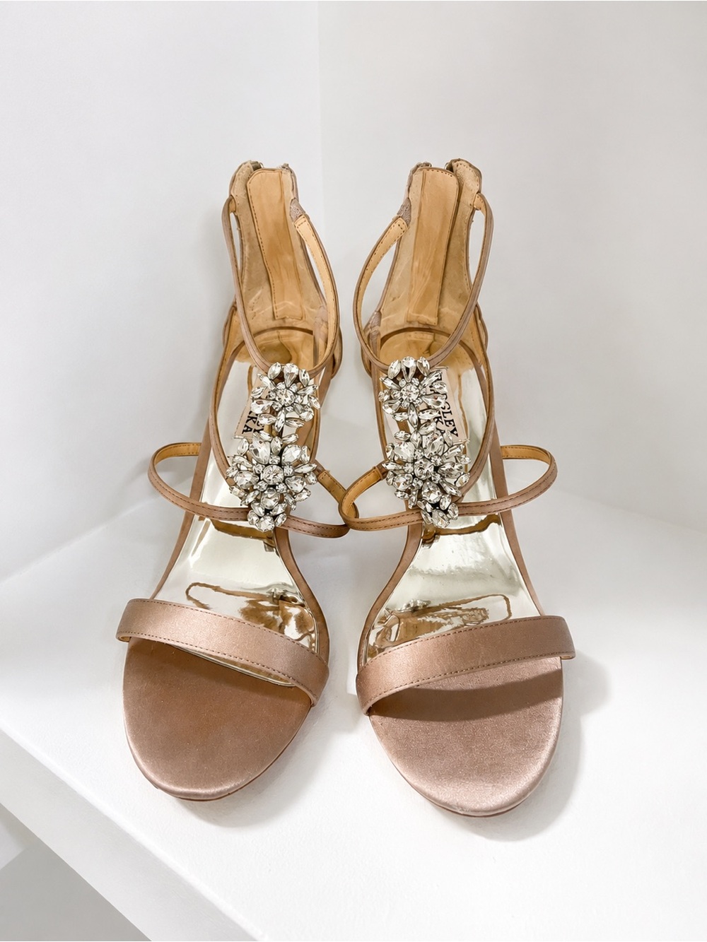 Badgley Mischka Women’s Embellished Strapped Wedge Sandals Rose Gold – Size 8
